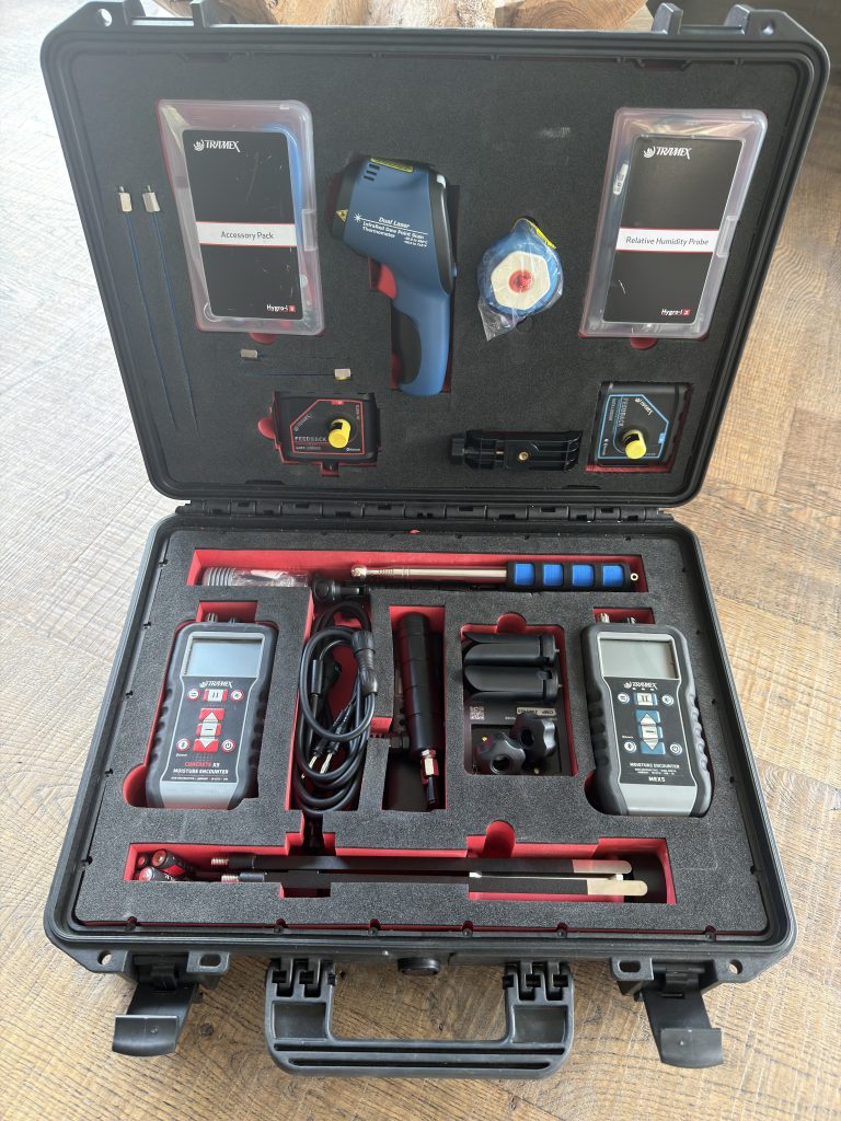 Dit is een van mijn favoriete vochtmeet koffers. Deze koffer vol met Tramex Meters gaat mee op iedere inspectie.