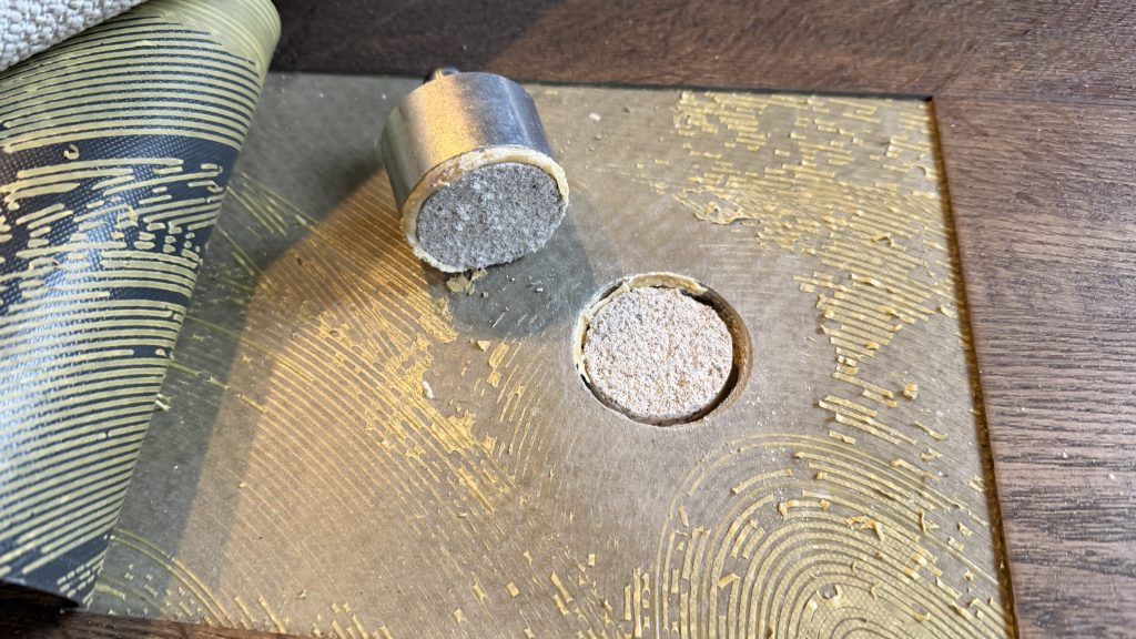 Egalisatielaag op een dekvloer waarbij de hechting van de ondergrond essentieel is voor een duurzame vloerafwerking