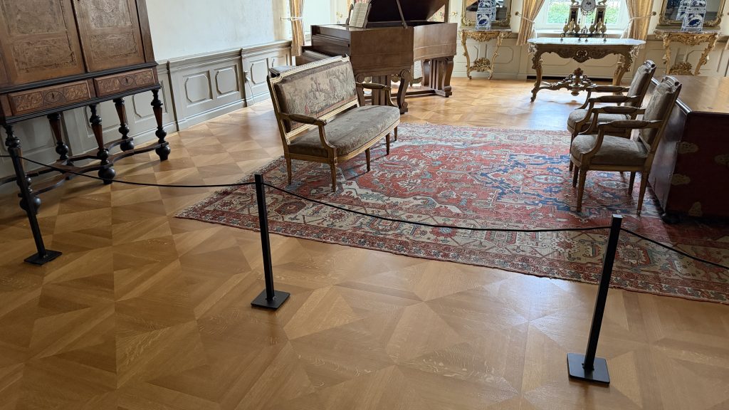 Tapis gelegde parketvloer met elementen voor optimale stabiliteit